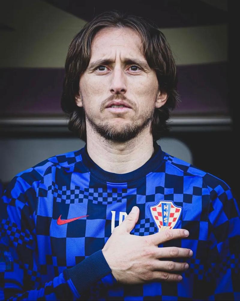 体坛联播｜曼联战平西汉姆5轮仅1胜，米兰意大利杯遭淘汰